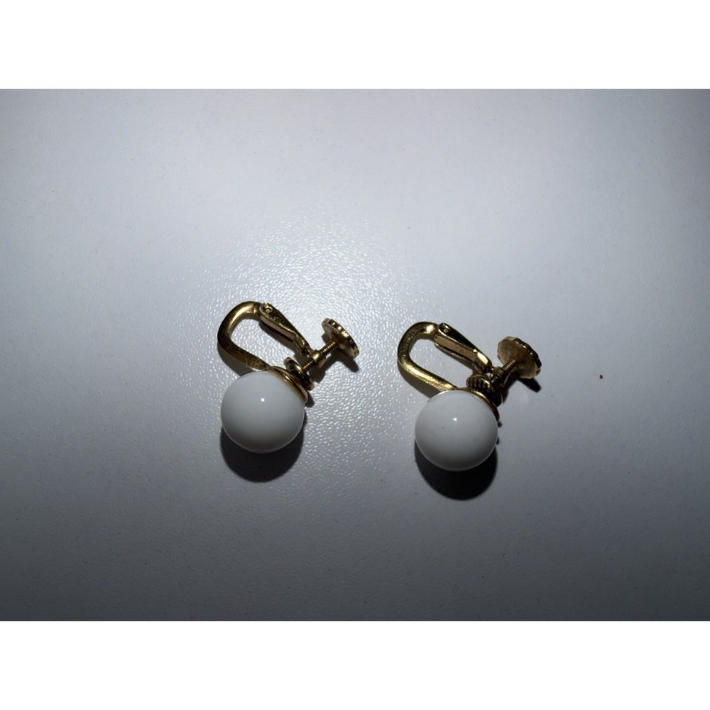 Castlecliff‎ Vintage Gold Tone Clip On Earrings White Faux Pearls Signed